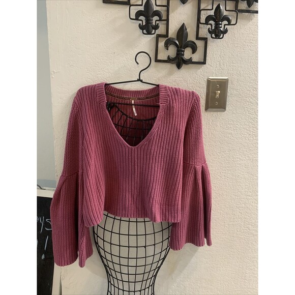 Free People Sweater Womens Size Medium Damsel Bell Sleeve Cropped Pink Oversized - Picture 1 of 16